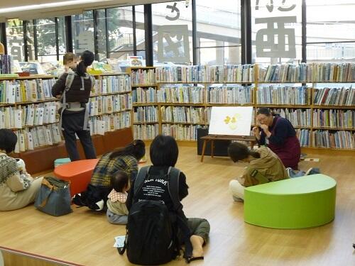 2025.11.27　赤ちゃんと絵本をひらく会写真
