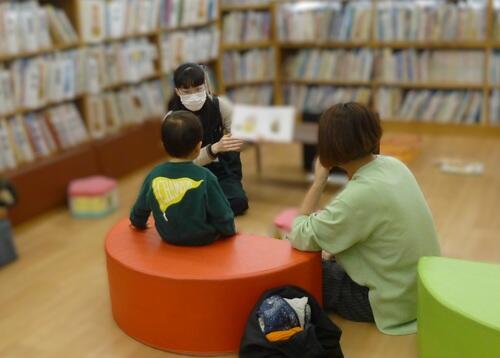 赤ちゃんと絵本をひらく会の写真