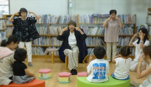おたのしみ会の様子